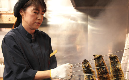 鰻を焼く